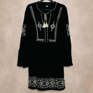 Old Navy Black and White Embroidered Dress L